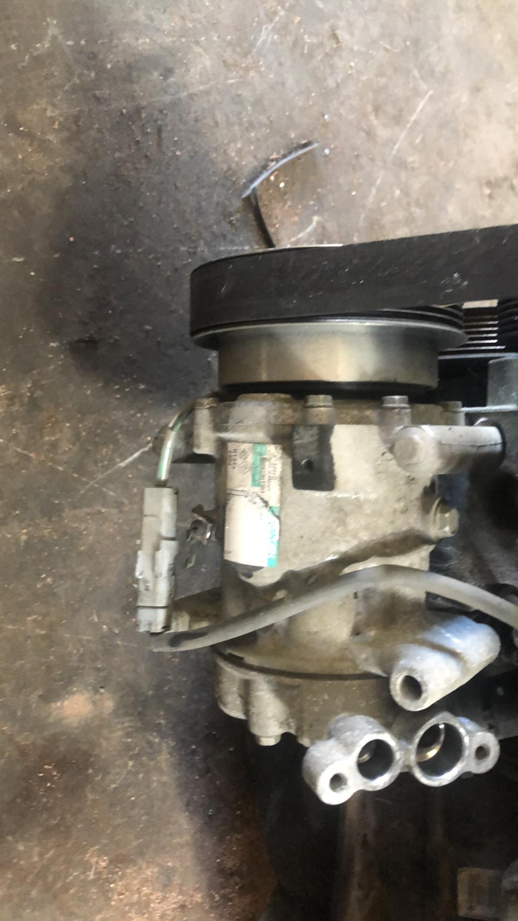 Compresseur clim RENAULT CLIO 3 PHASE 2 Essence - 1