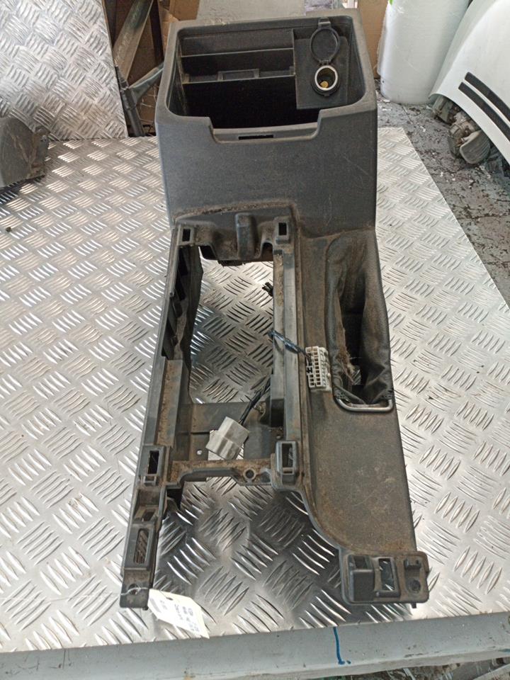Console central (interieur plastique) NISSAN NAVARA 1 PHASE 1 Diesel - 1