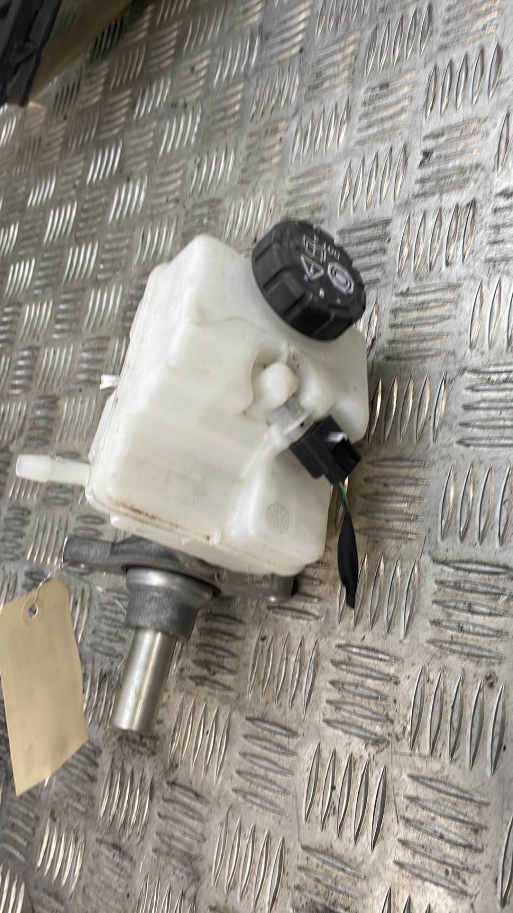 Maitre cylindre (freinage) RENAULT TWINGO 3 PHASE 2 Essence - 1