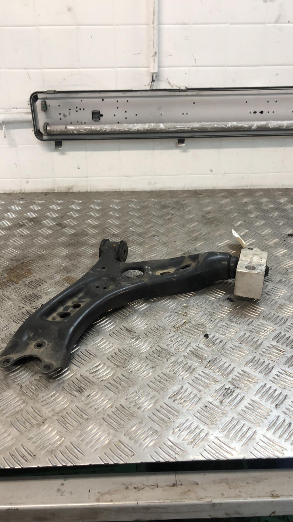 Triangle avant gauche VOLKSWAGEN GOLF 5 Diesel - 1