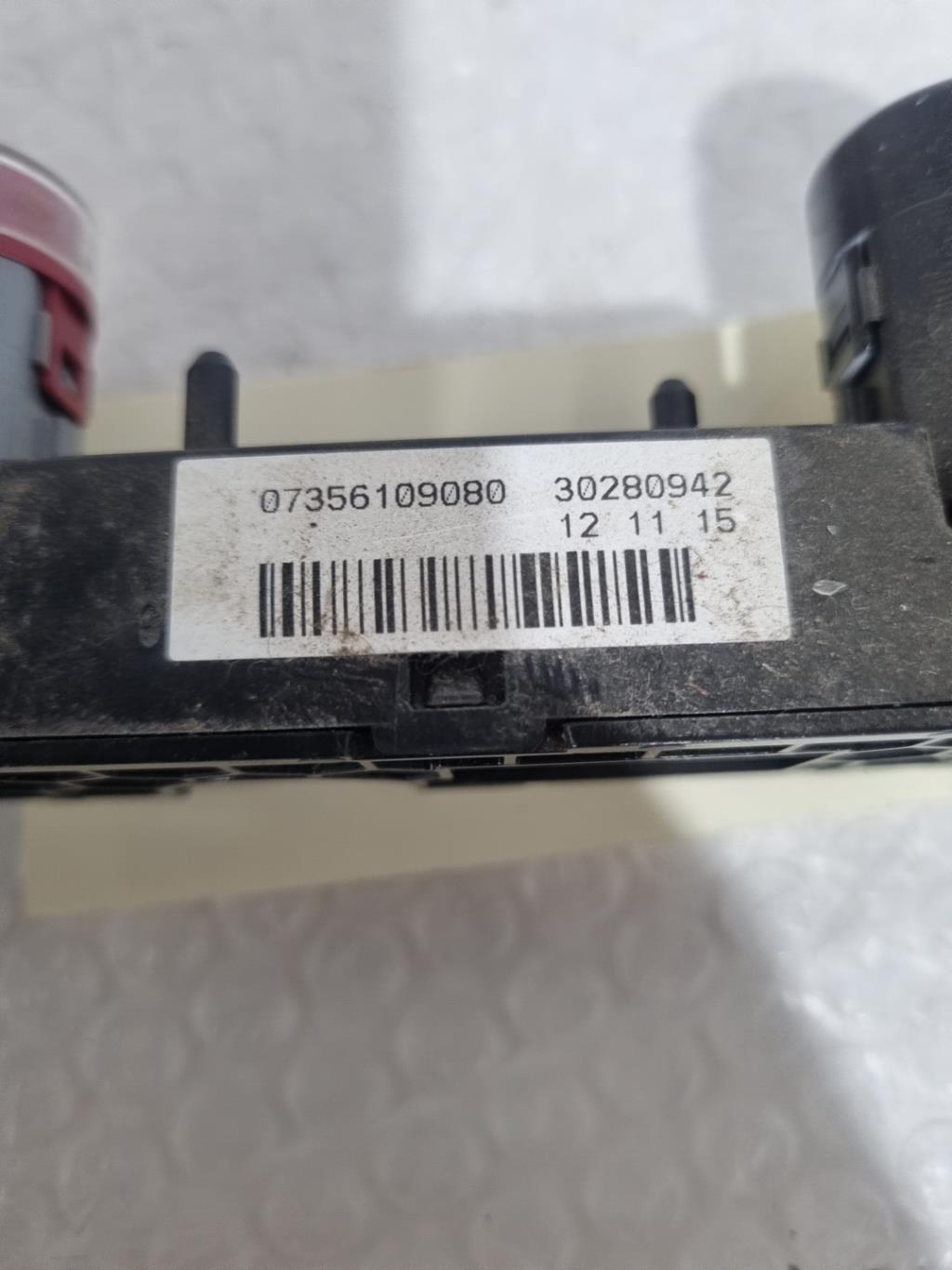 Bouton de warning FIAT 500X PHASE 1 Diesel - 1