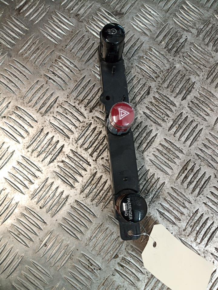 Bouton de warning FIAT 500X PHASE 1 Essence - 1