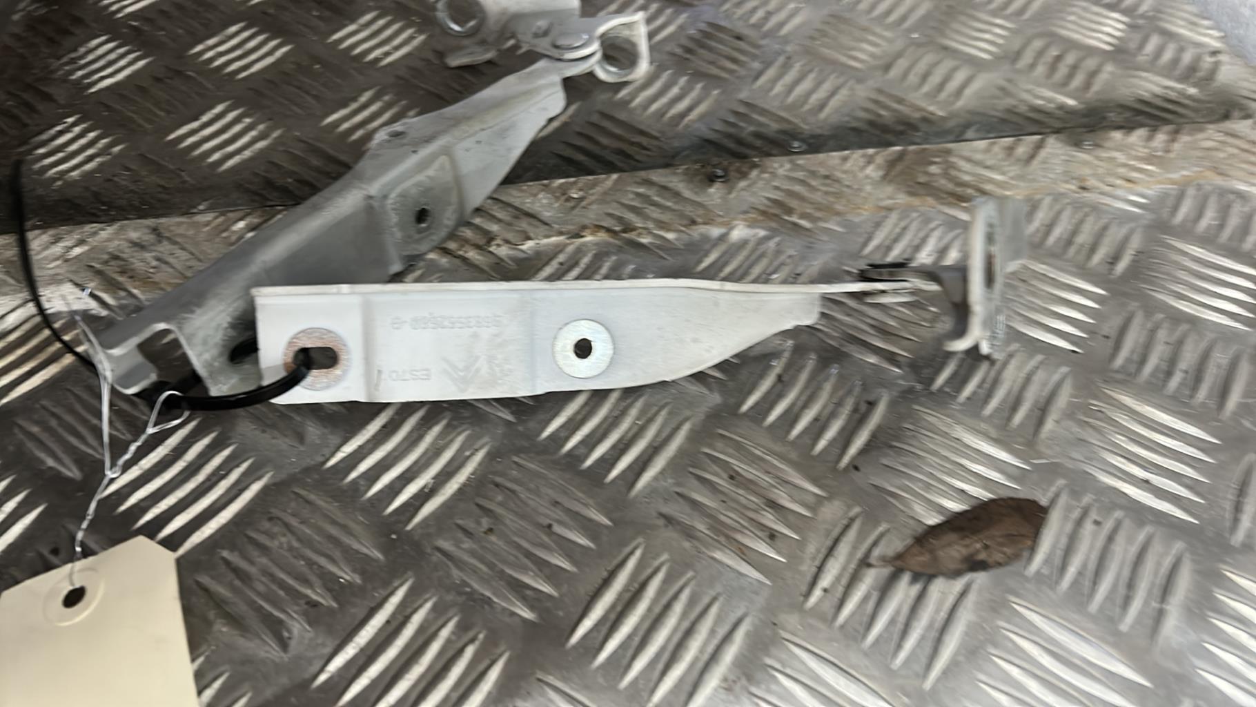 Charniere de capot CITROEN C3 2 PHASE 2 Essence - 1