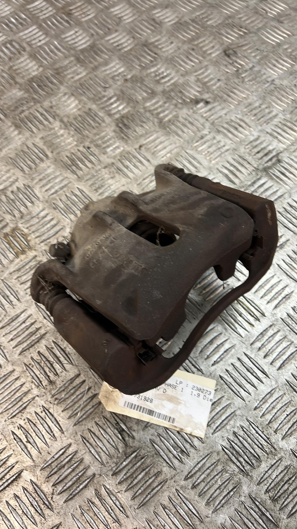 Etrier avant droit (freinage) RENAULT MEGANE 2 PHASE 1 Diesel - 1