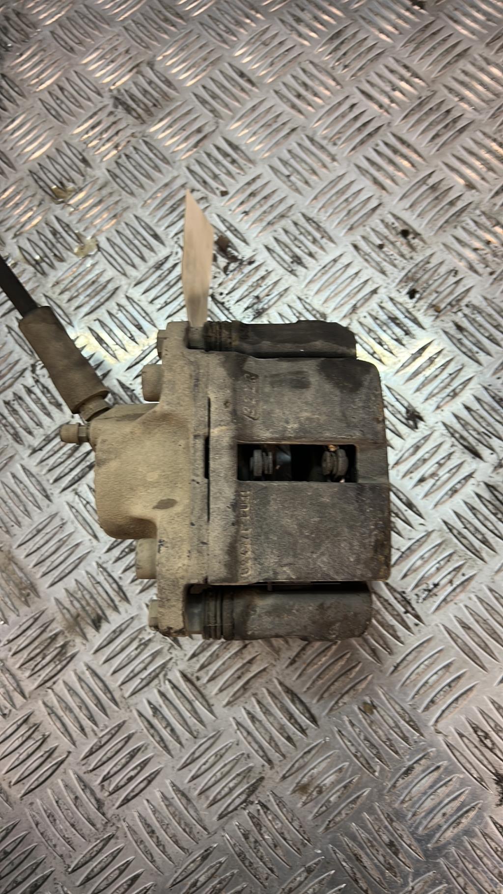 Etrier avant gauche (freinage) RENAULT TWINGO 2 PHASE 2 Essence - 1