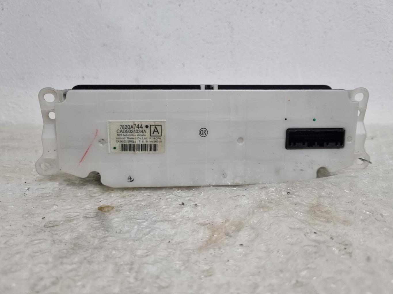 Commande chauffage MITSUBISHI L 200 4 Diesel - 1
