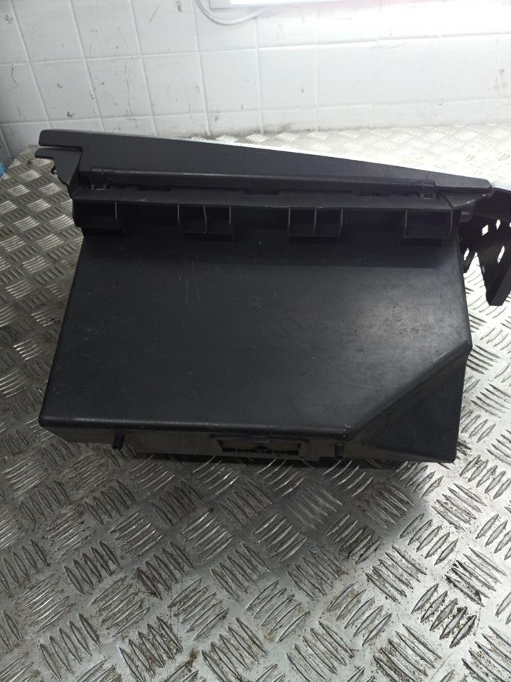 Boite a gants RENAULT CLIO 3 PHASE 2 Diesel - 1