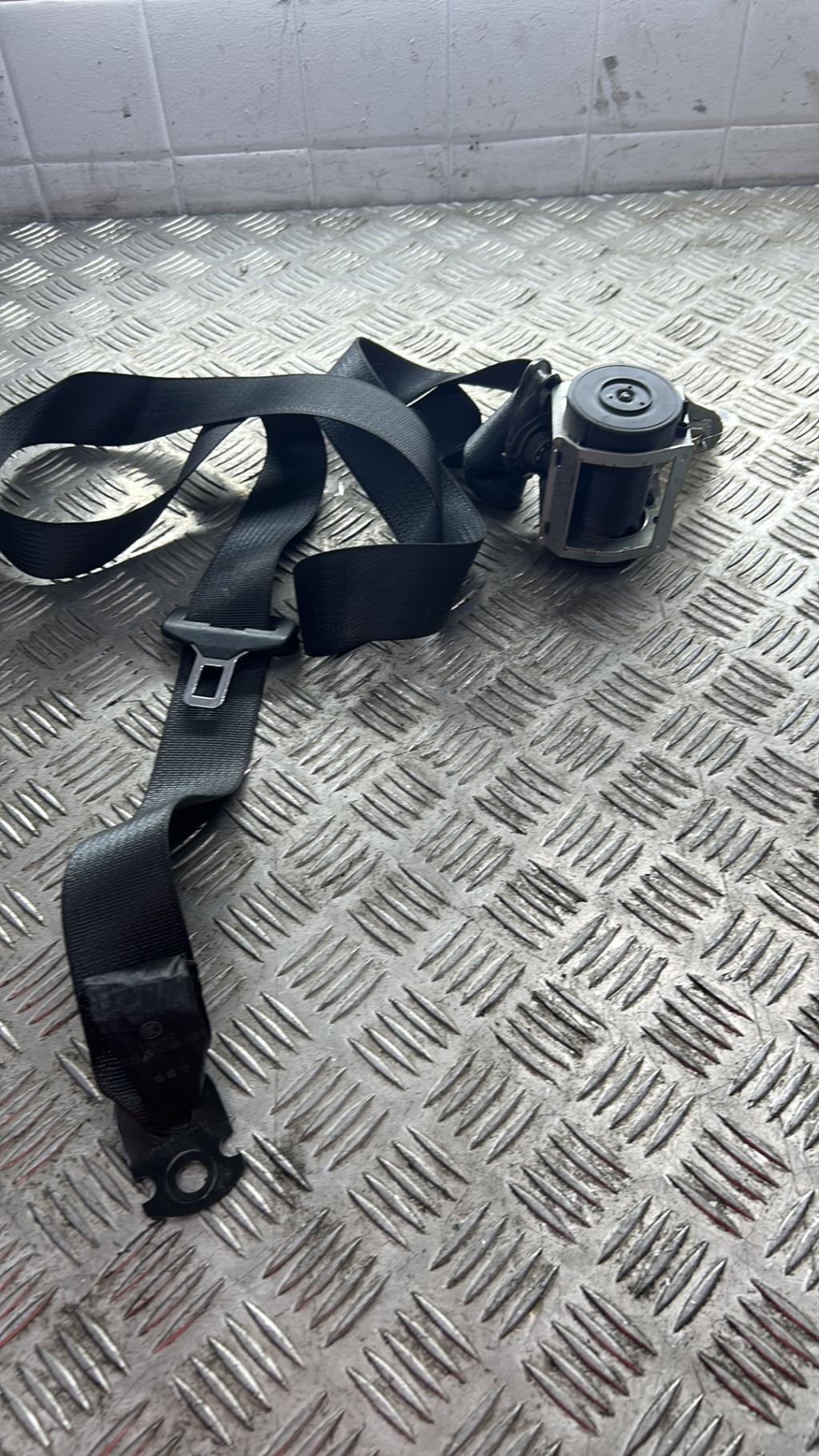 Ceinture arriere droit OPEL CORSA D PHASE 2 Diesel - 1