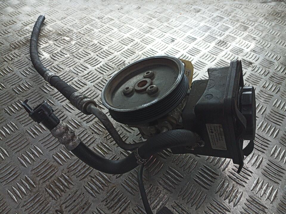 Pompe de direction BMW X3 E83  - 1