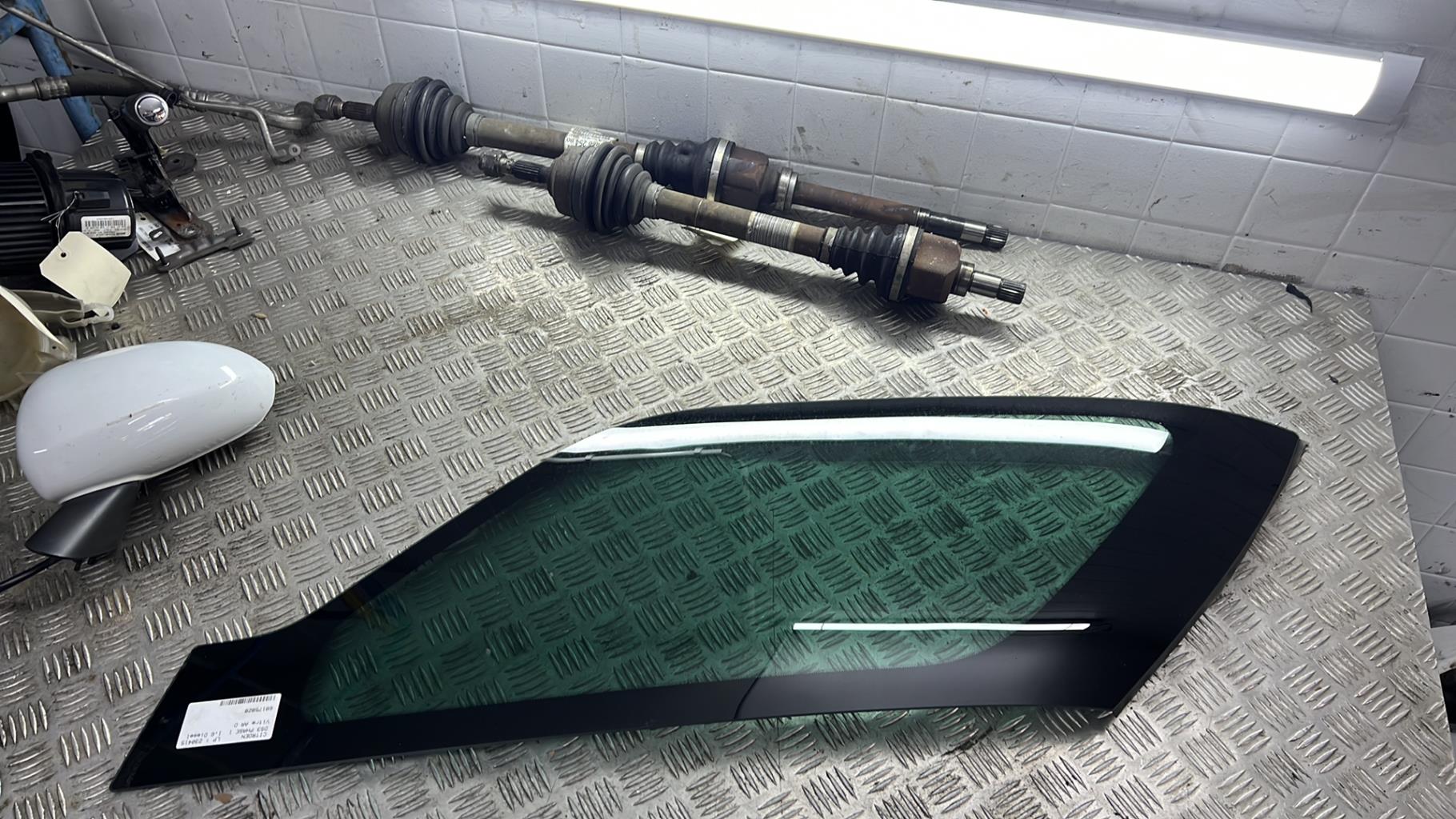 Vitre arriere droit CITROEN DS3 PHASE 1 Diesel - 1
