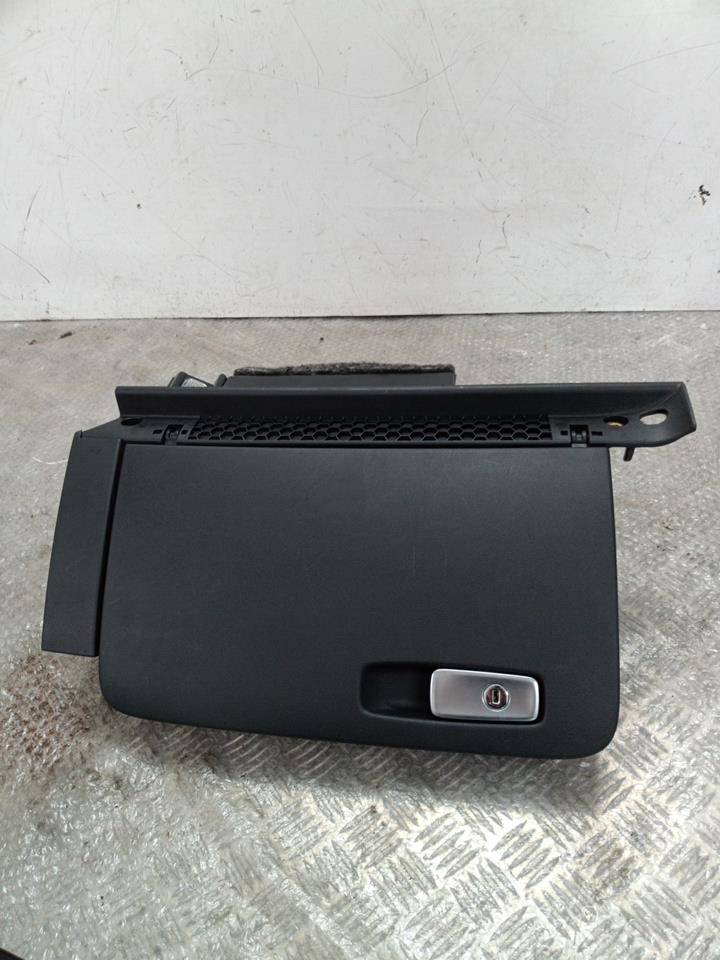 Boite a gants AUDI A1 1 PHASE 1 Diesel - 1