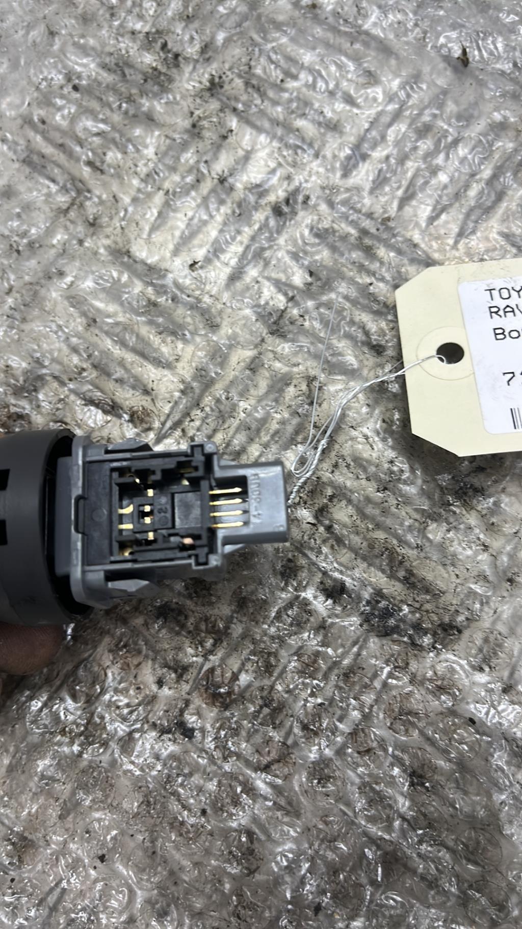 Bouton de warning TOYOTA RAV4 3 PHASE 1  - 1