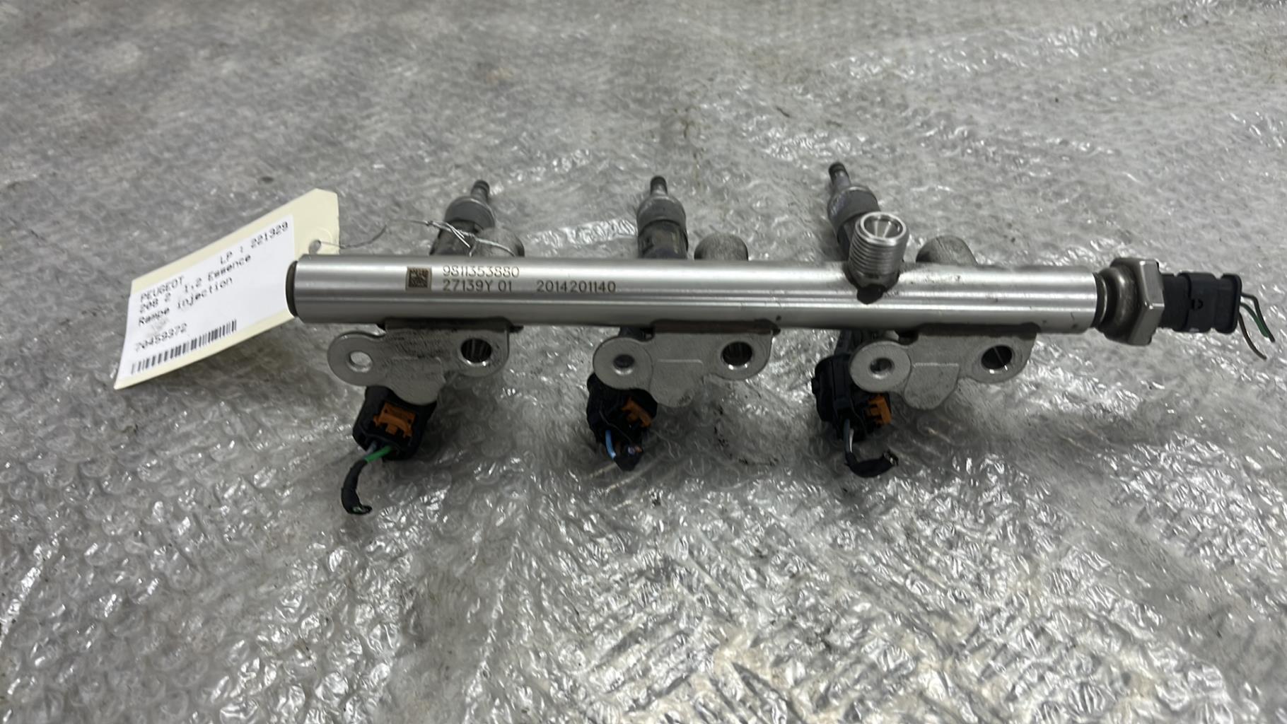 Rampe injection PEUGEOT 208 2 Essence - 1