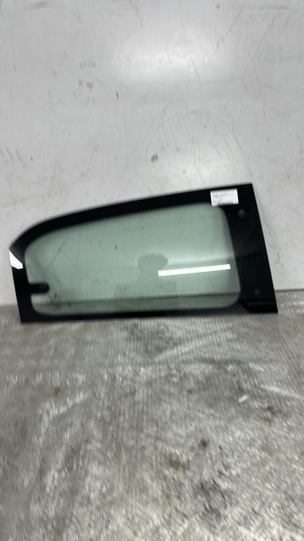 Vitre arriere droit RENAULT TWINGO 3 PHASE 1 Essence - 1