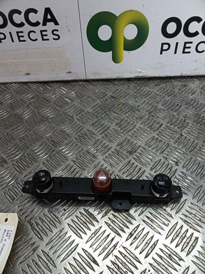 Bouton de warning FIAT 500 2 PHASE 1 Essence - 1