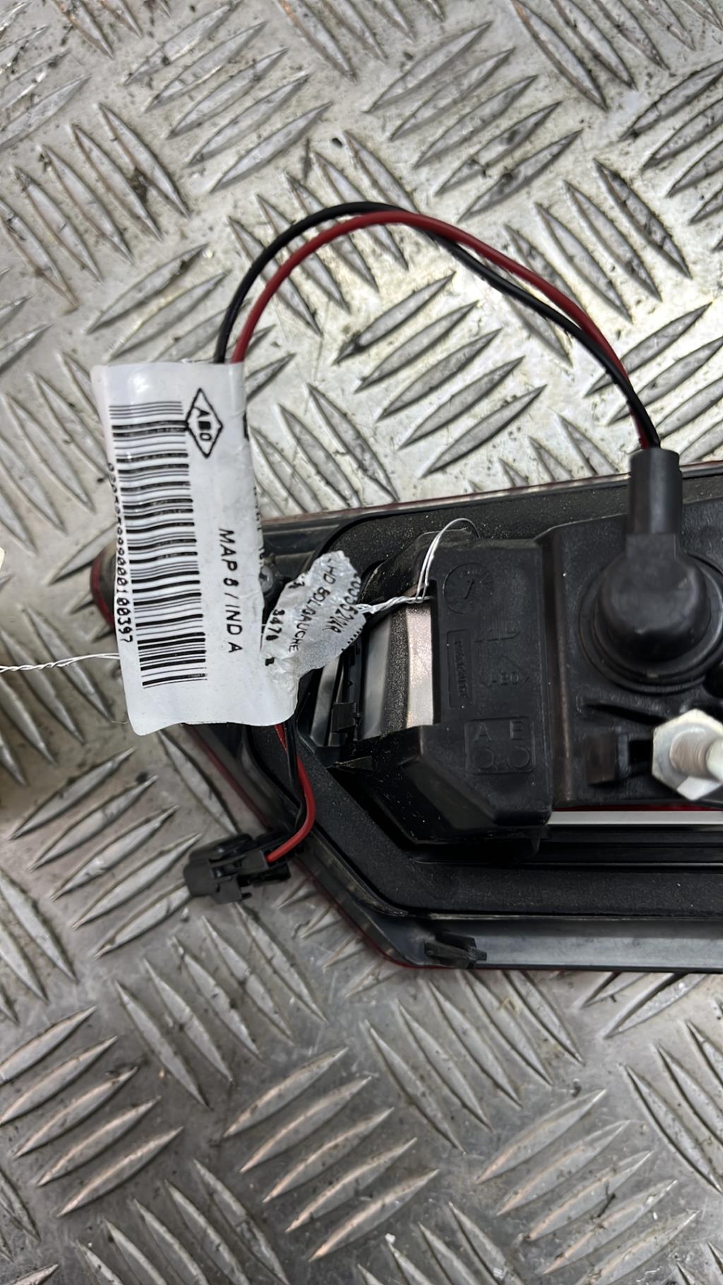 Feu arriere secondaire gauche (feux) RENAULT CLIO 4 PHASE 1 Essence - 1
