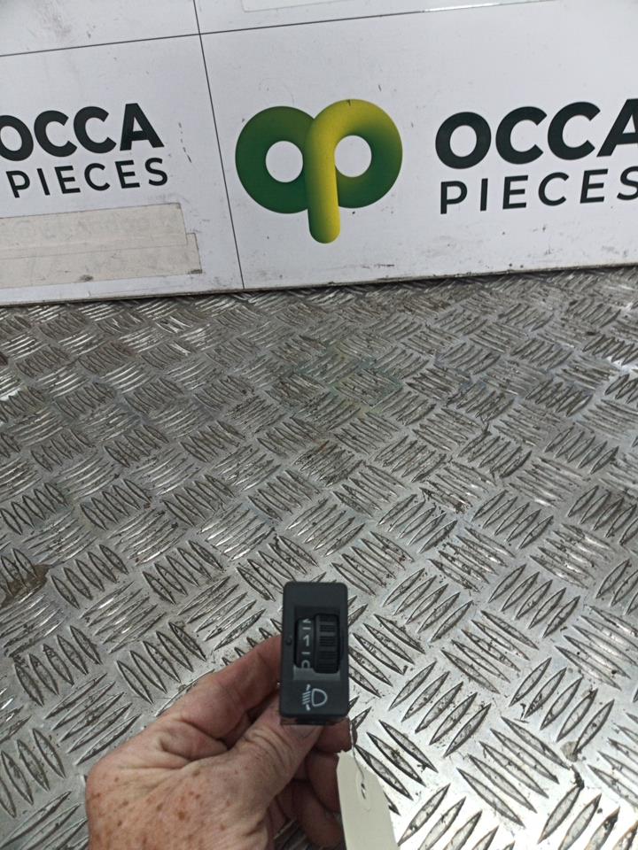 Commande de reglage hauteur de phare PEUGEOT 208 1 PHASE 1 Diesel - 1