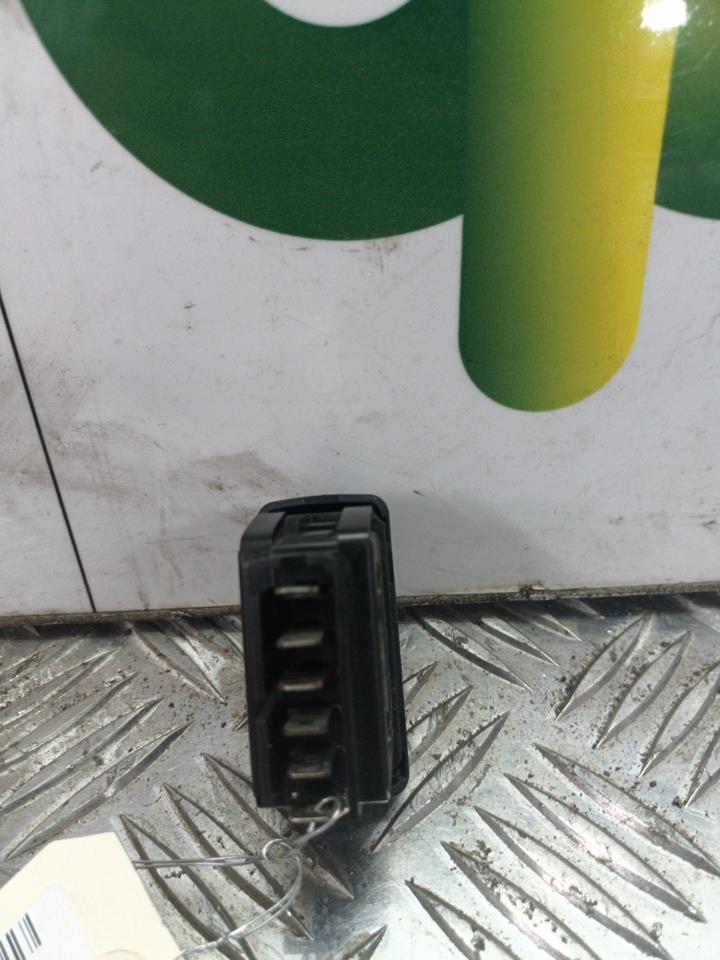 Interrupteur de leve vitre avant gauche RENAULT CLIO 2 PHASE 1 Essence - 1