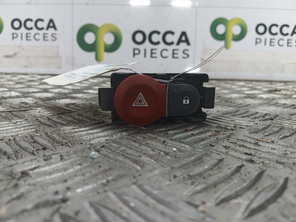 Bouton de warning RENAULT CLIO 3 PHASE 1 Essence - 1