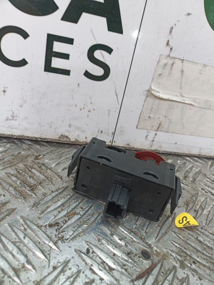 Bouton de warning RENAULT KANGOO 2 PHASE 2 Diesel - 1