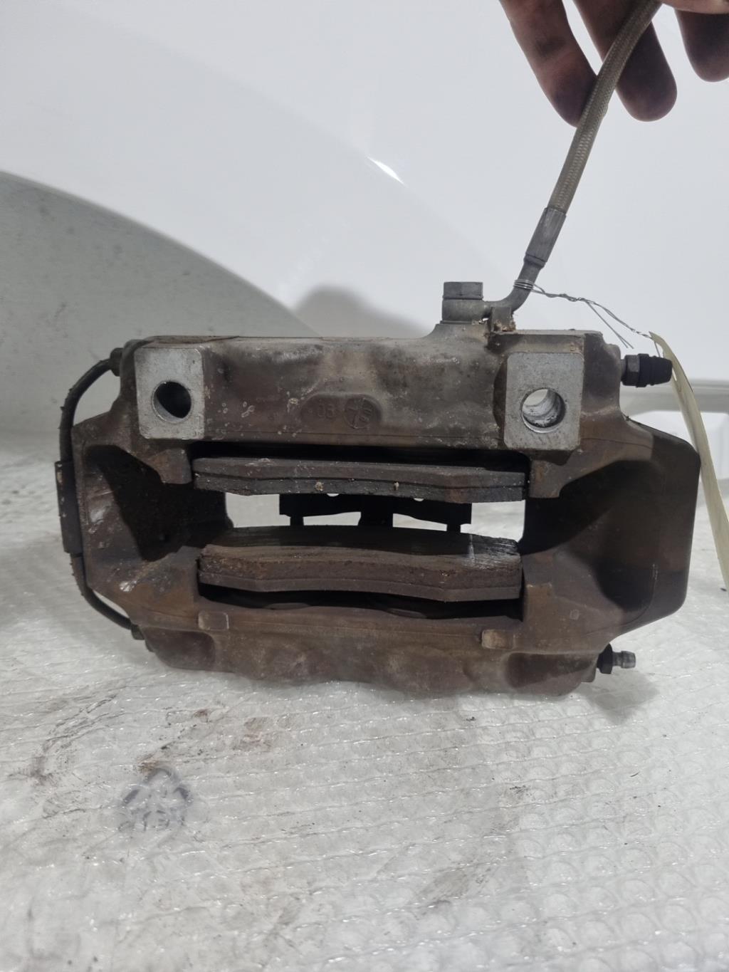 Etrier avant droit (freinage) RENAULT CLIO 3 PHASE 1 Essence - 1