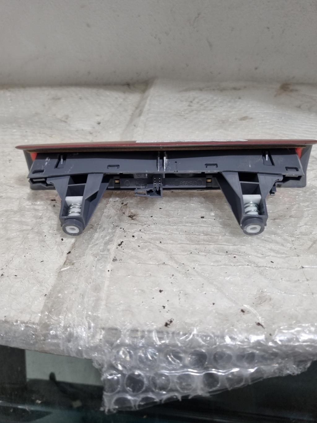 Feu arriere stop central OPEL CORSA E Essence - 1