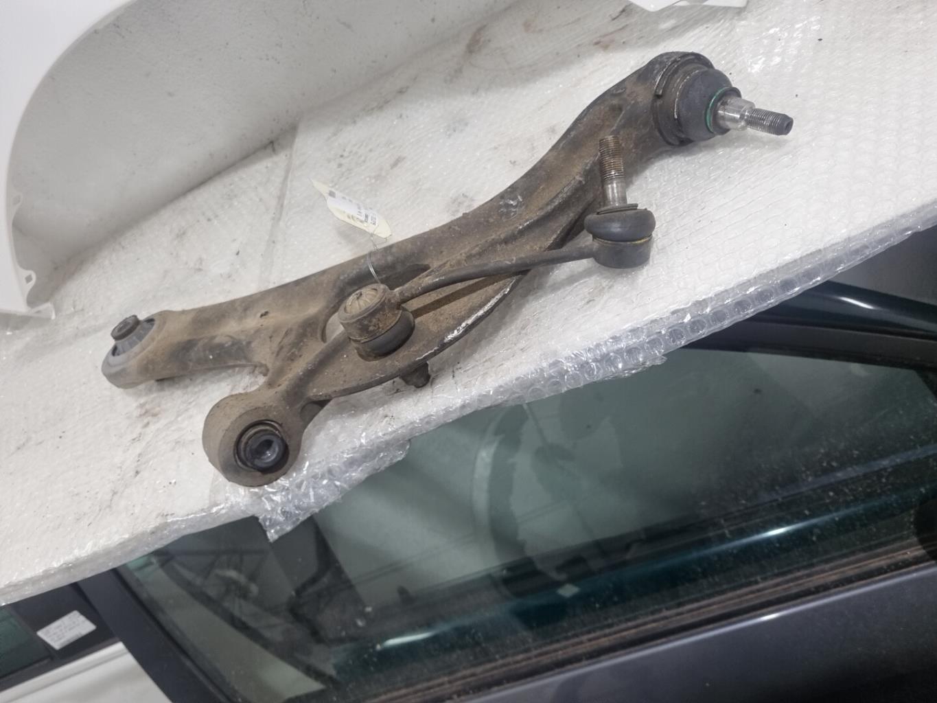 Triangle inferieur avant gauche RENAULT CLIO 3 PHASE 1 Essence - 1