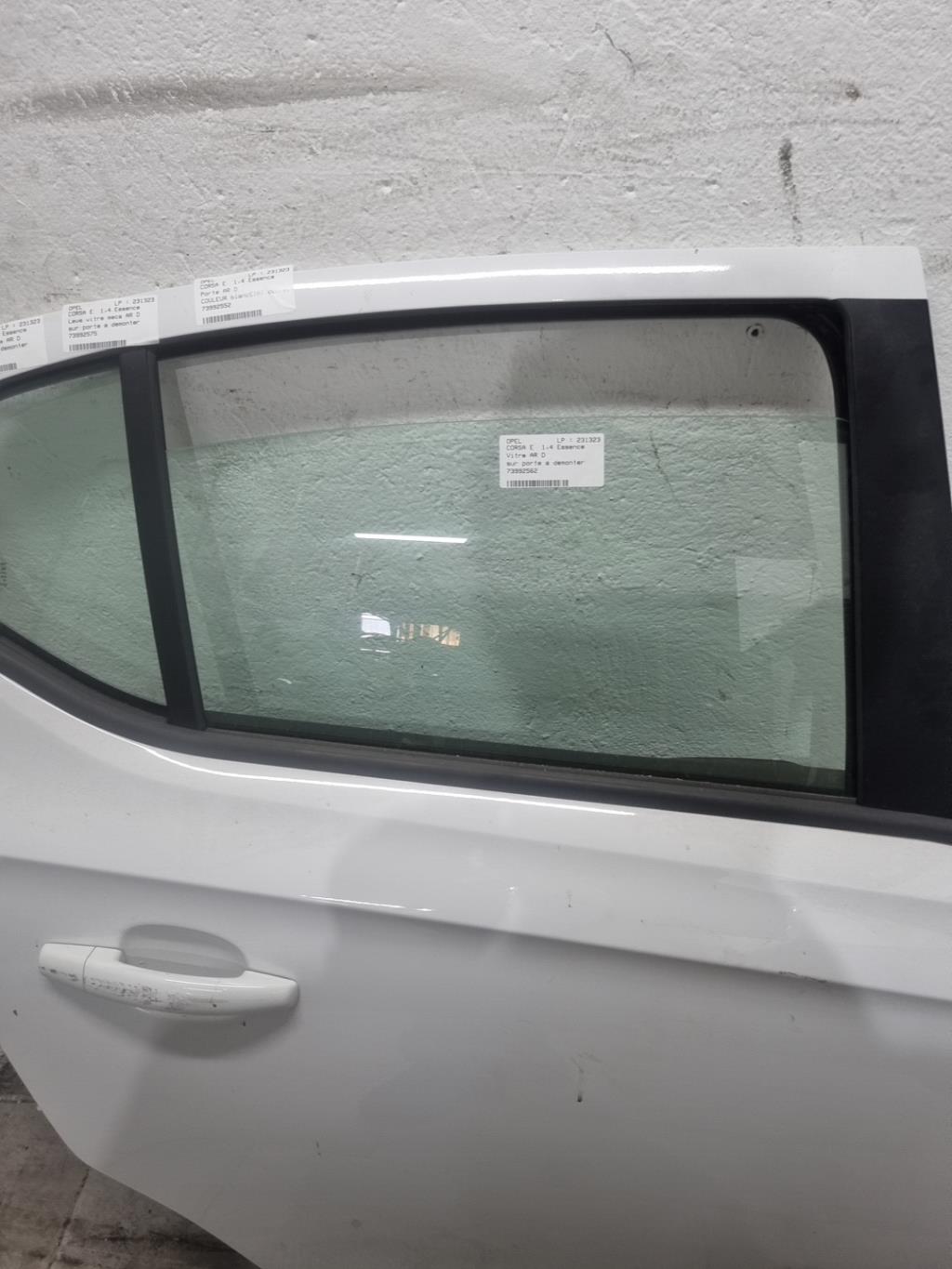 Vitre arriere droit OPEL CORSA E Essence - 1