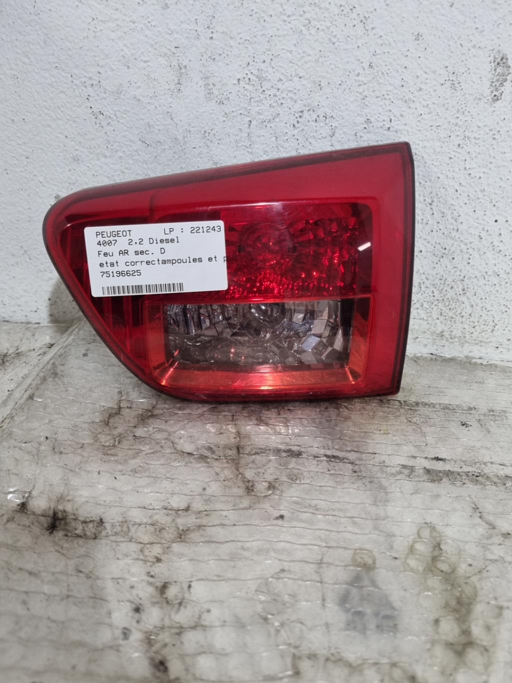 Feu arriere secondaire droit (feux) PEUGEOT 4007 Diesel - 1