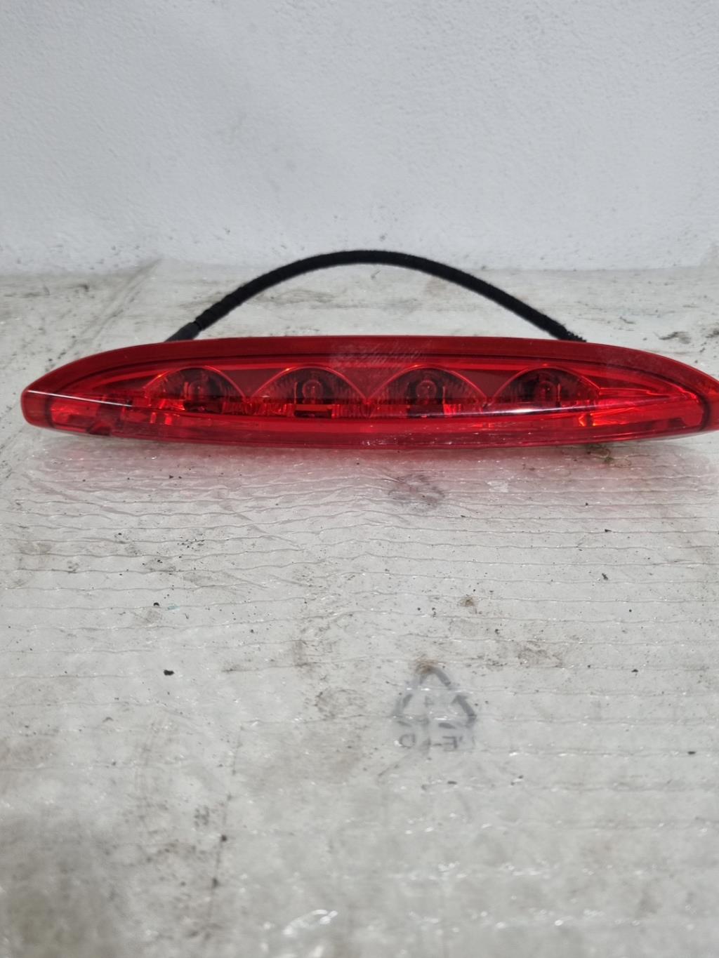 Feu arriere stop central PEUGEOT 208 1 PHASE 1 Diesel - 1