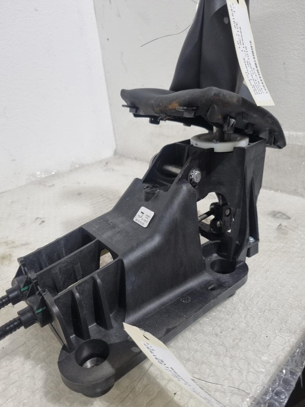 Levier de vitesses PEUGEOT 208 1 PHASE 1 Diesel - 1