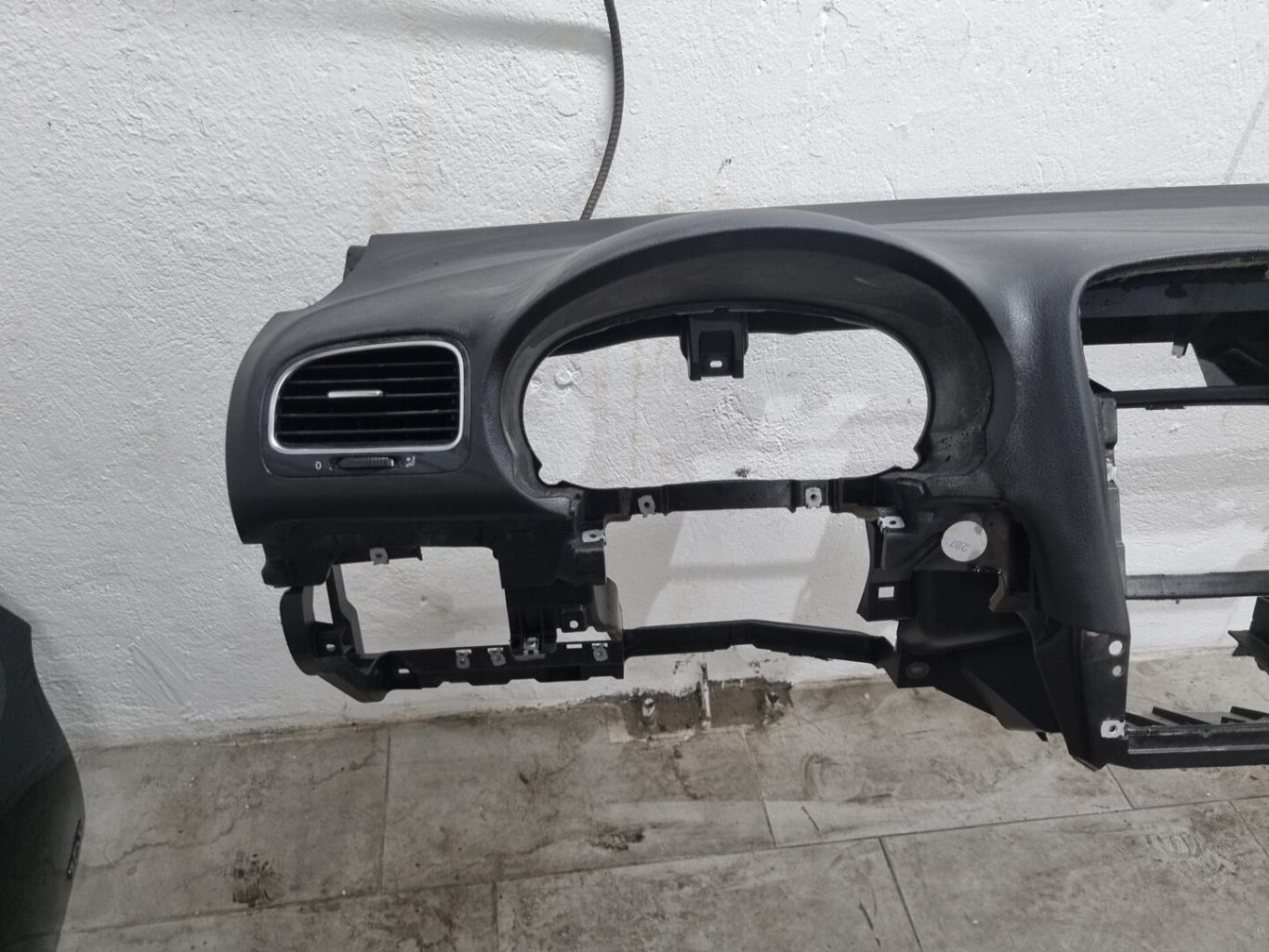 Tableau de bord VOLKSWAGEN GOLF 6 Essence - 1