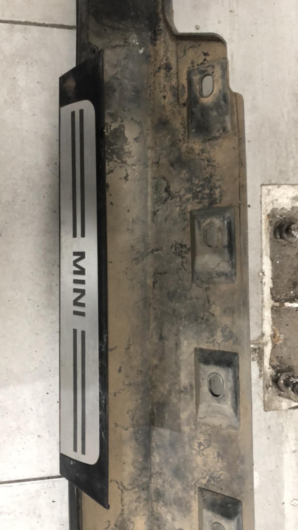 Bas de caisse gauche MINI MINI 2 R60 COUNTRYMAN BREAK  - 1
