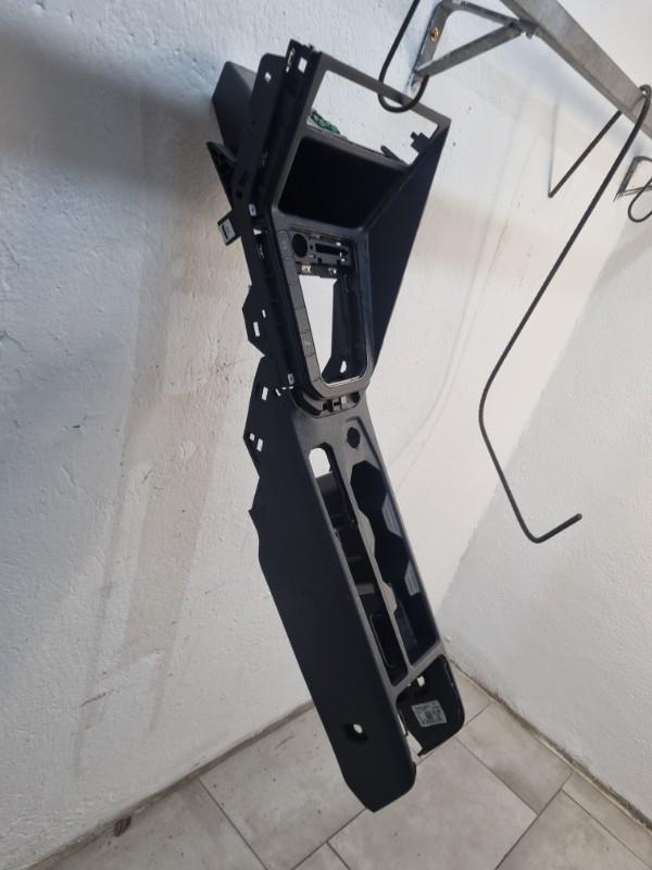 Console central (interieur plastique) VOLKSWAGEN POLO 6 PHASE 1 Essence - 1