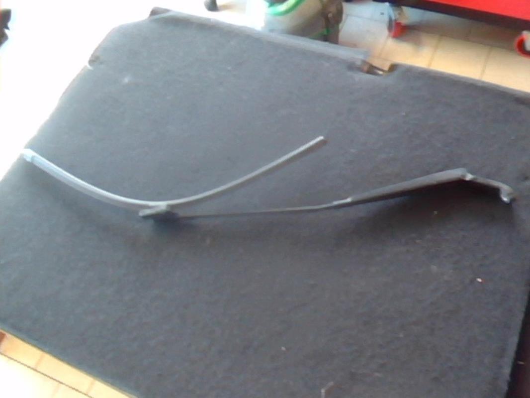 Braccio tergicristallo anteriore destro PEUGEOT 407 PHASE 1 BREAK Diésel - 1