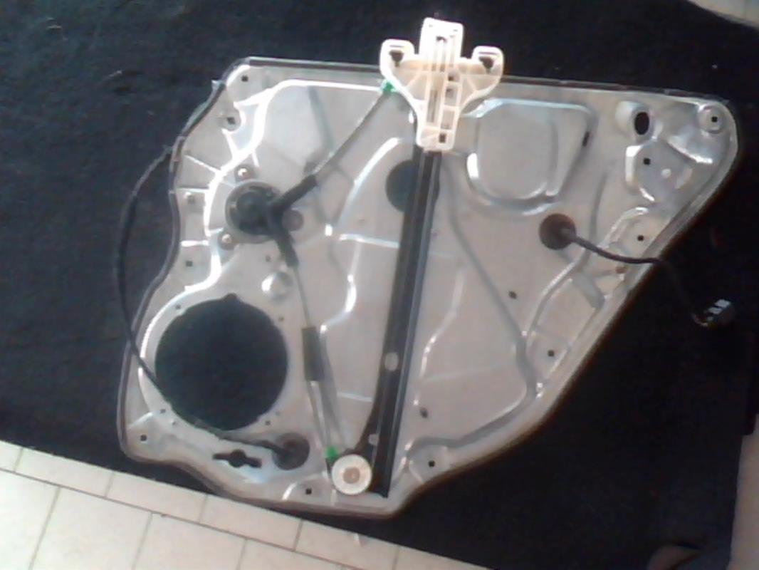 Alzacristalli manuale posteriore sinistro VOLKSWAGEN POLO 4 PHASE 1 Diésel - 1