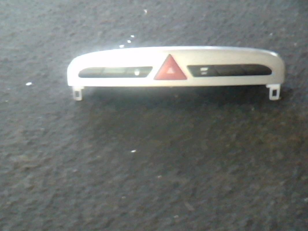 Interruttore luci emergenza PEUGEOT 308 1 PHASE 1 Diésel - 1