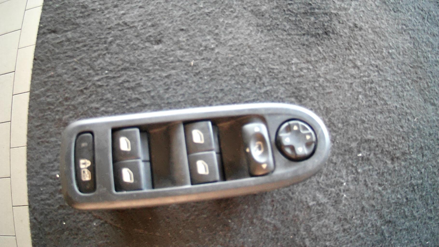Interruttore alzacristalli PEUGEOT 308 1 SW PHASE 1 BREAK Diésel - 1
