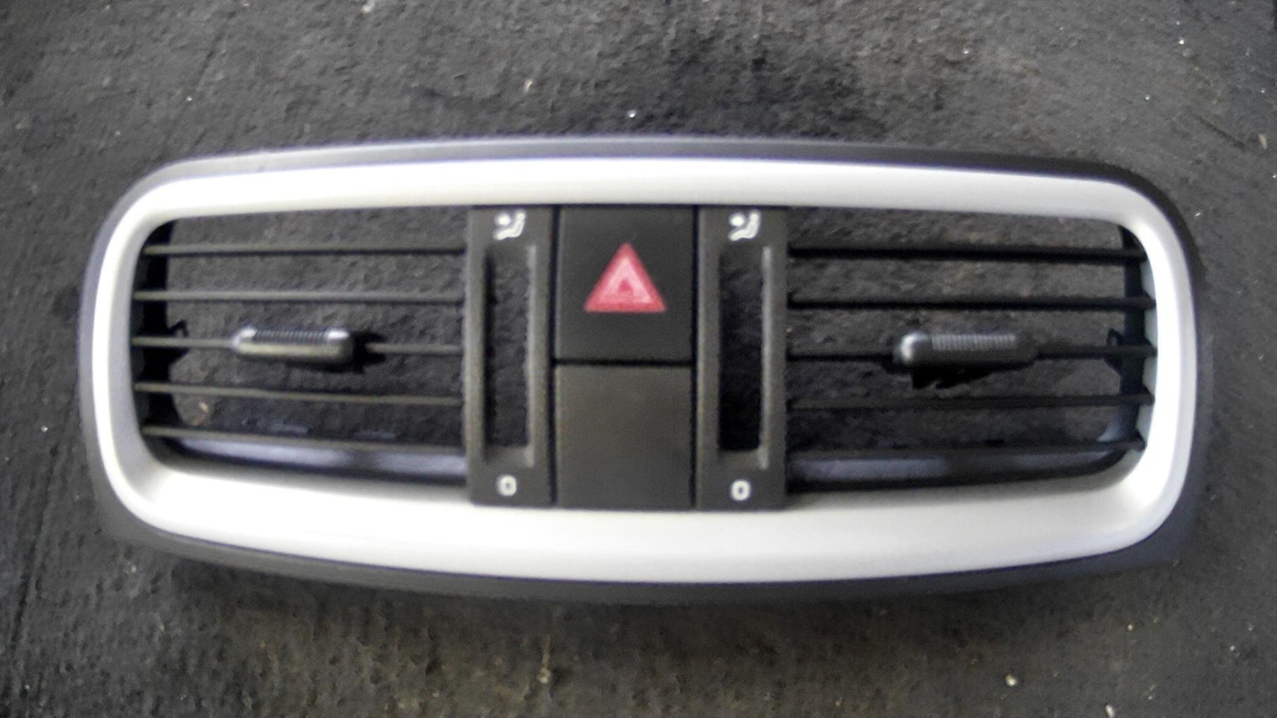 Bouton de warning SKODA ROOMSTER PHASE 1 Diesel - 1