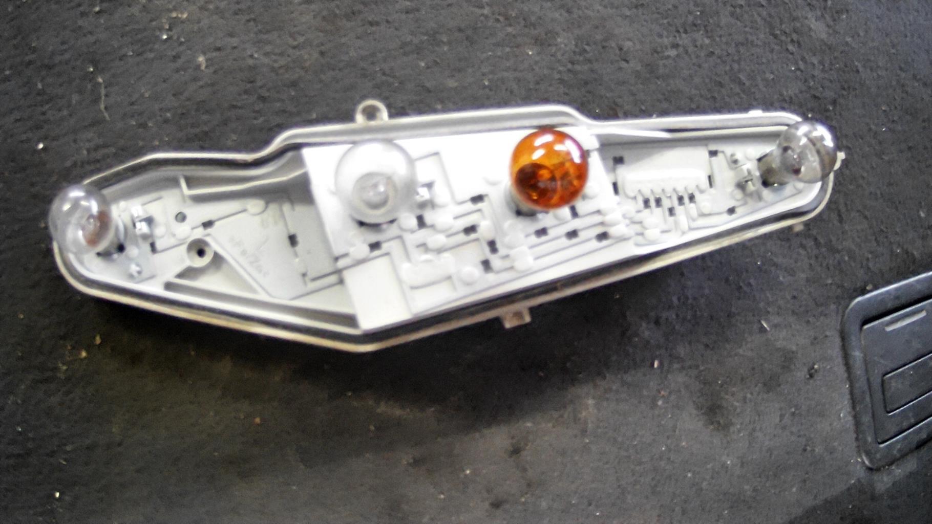 Base portalampade fanale posteriore sinistro SKODA ROOMSTER PHASE 1 Diésel - 1