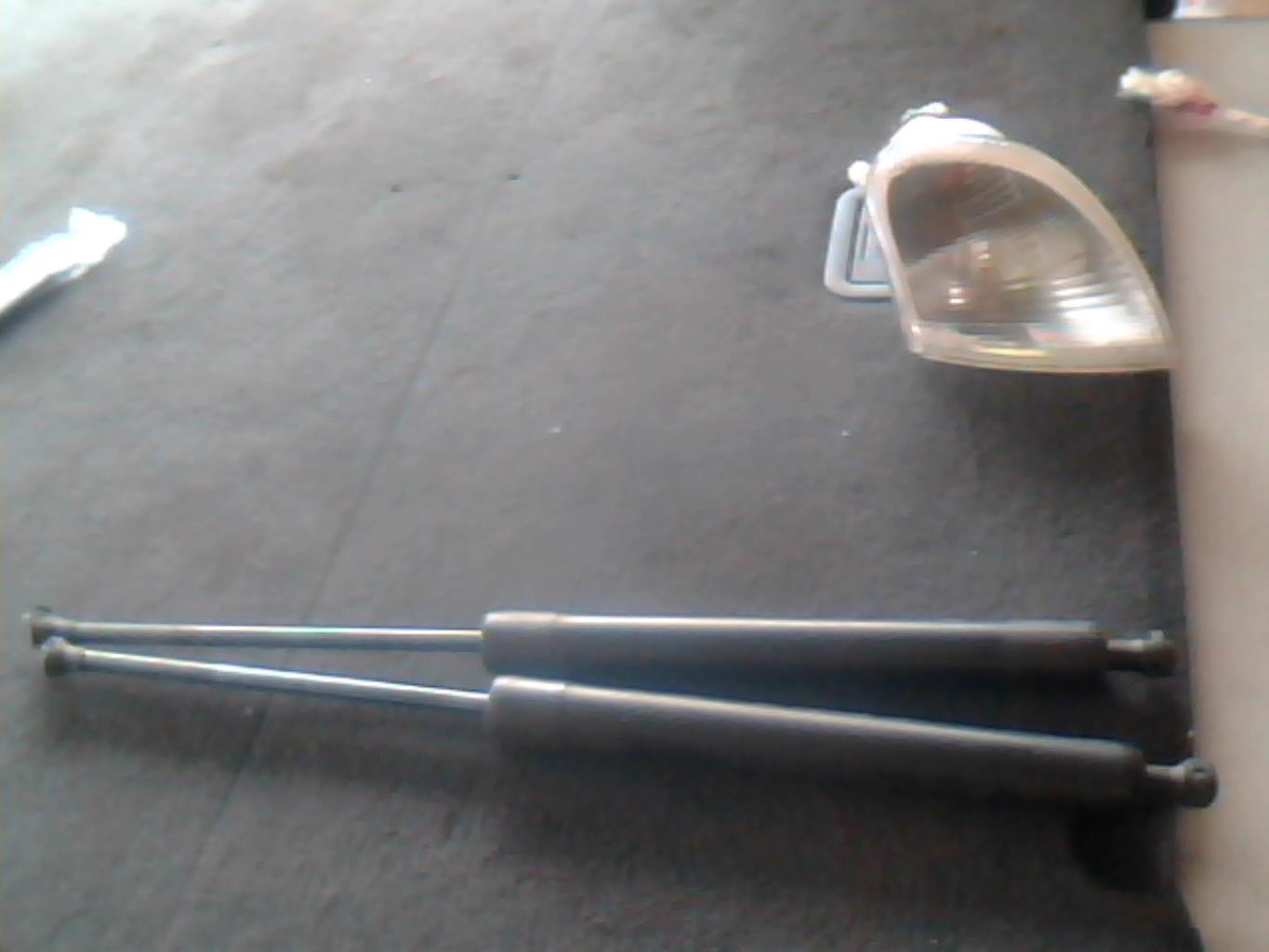 Verin de coffre RENAULT MODUS PHASE 1 Essence - 1