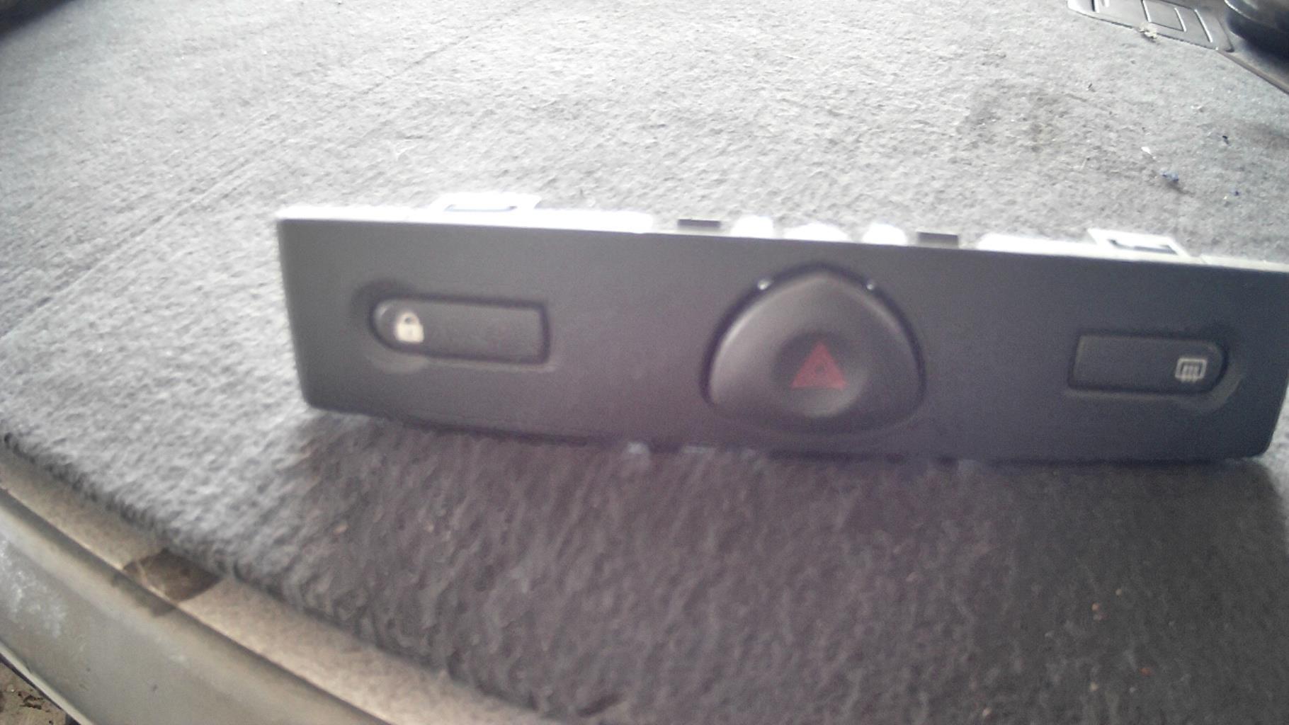 Bouton de warning RENAULT CLIO 2 PHASE 2 Diesel - 1