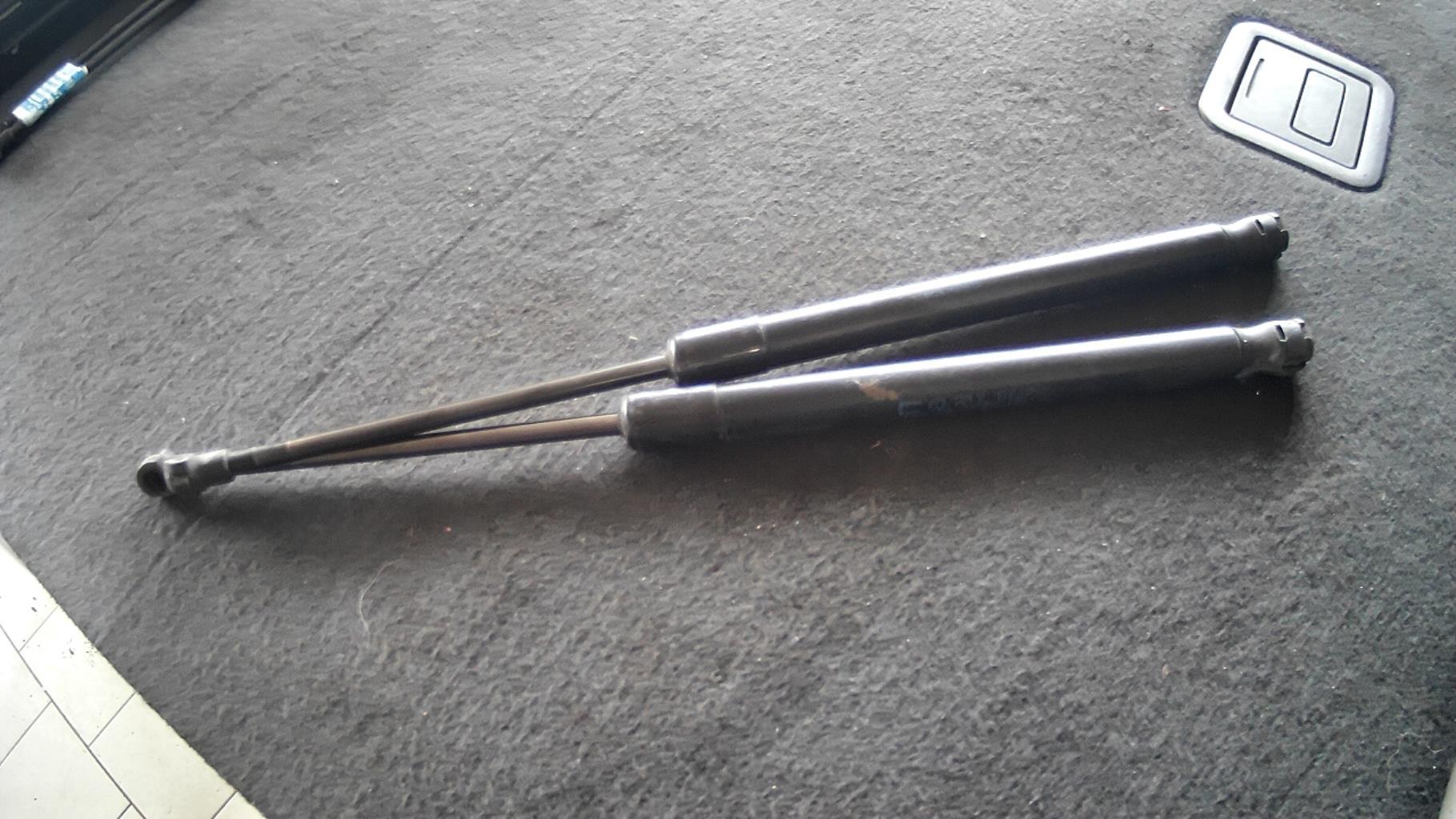 Verin de coffre BMW SERIE 1 E87 PHASE 1 Diesel - 1