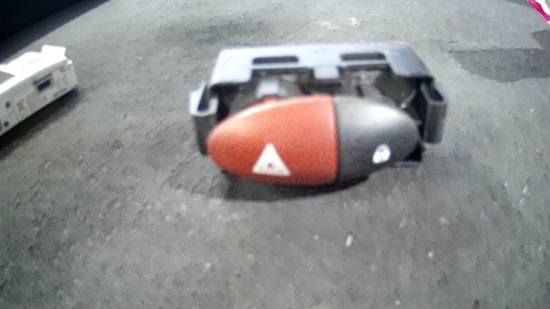 Bouton de warning RENAULT TWINGO 2 PHASE 1 Diesel - 1