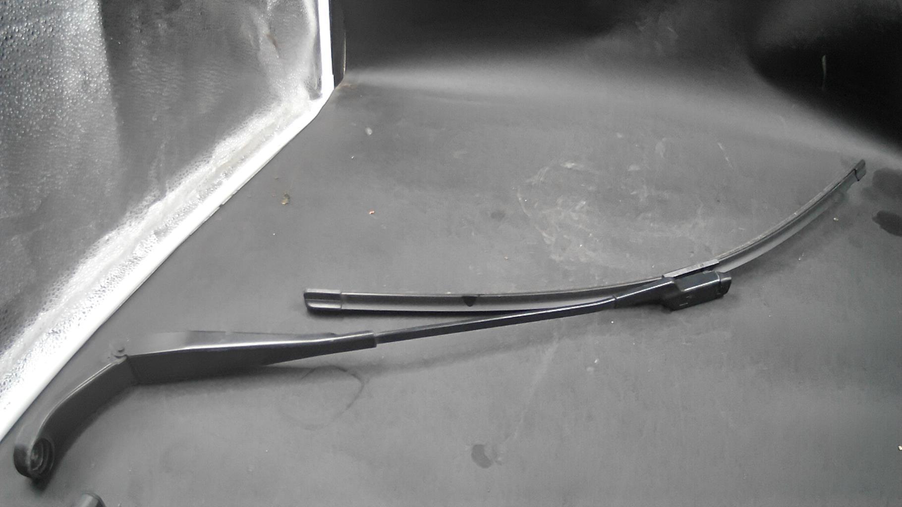 Braccio tergicristallo anteriore sinistro PEUGEOT 308 2 SW PHASE 1 BREAK Diésel - 1