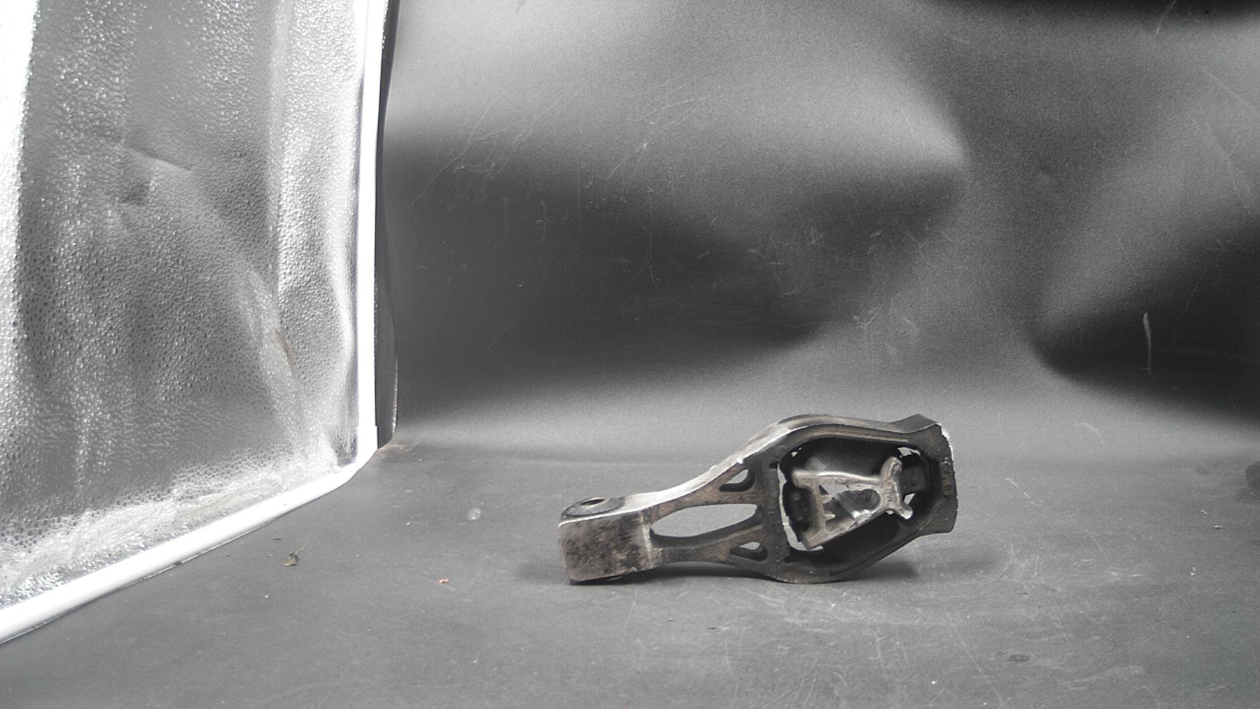 Support de boite PEUGEOT 308 2 SW PHASE 1 BREAK Diesel - 1