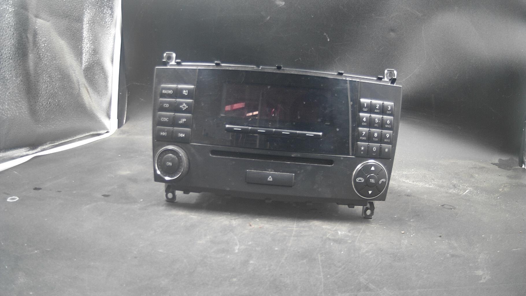 Autoradio originale MERCEDES CLASSE CLC 203 COUPE Diésel - 1
