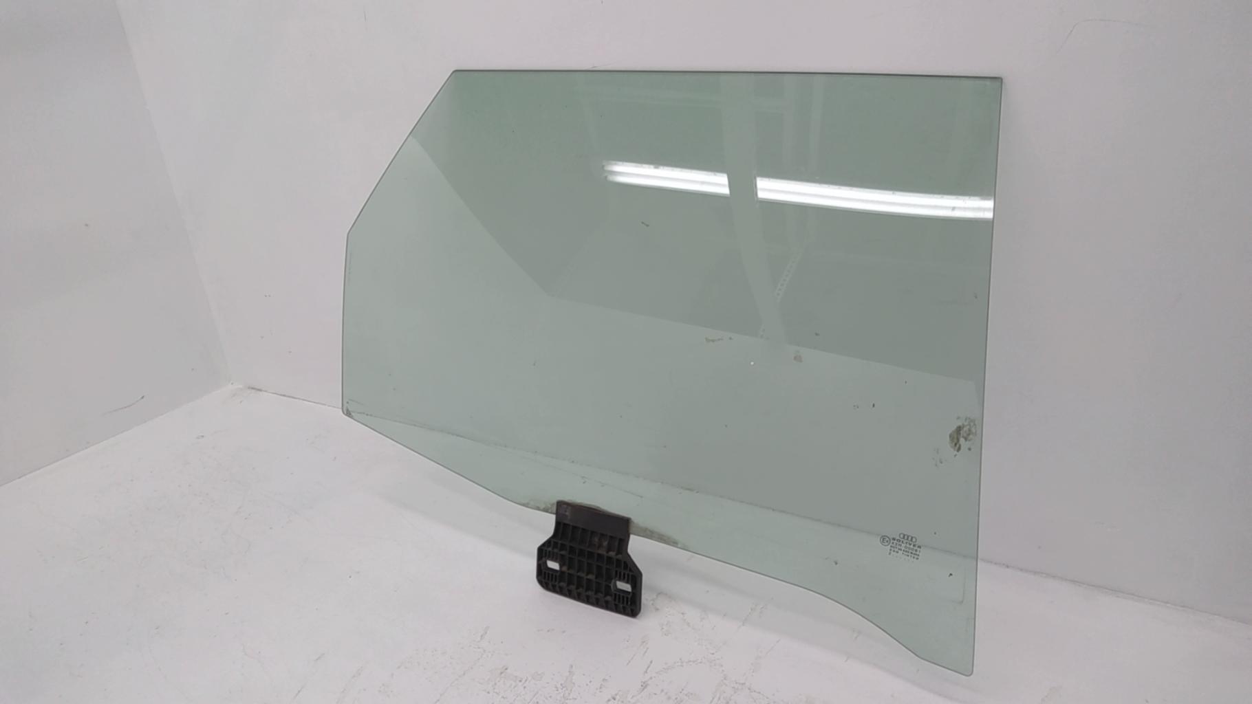 Vitre arriere droit AUDI A4 2 AVANT PHASE 1 BREAK Essence - 1