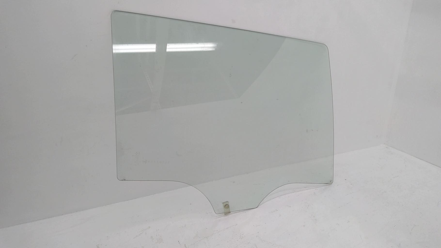 Vitre arriere droit MAZDA 5 1 PHASE 1 Essence - 1