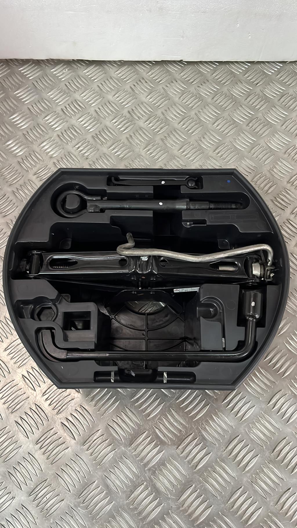 Cric (Ensemble depannage) CITROEN C4 1 PHASE 2 Diesel - 1